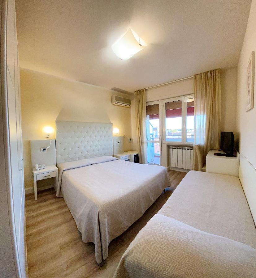 Hotel Nuova Sabrina Marina di Pietrasanta Esterno foto