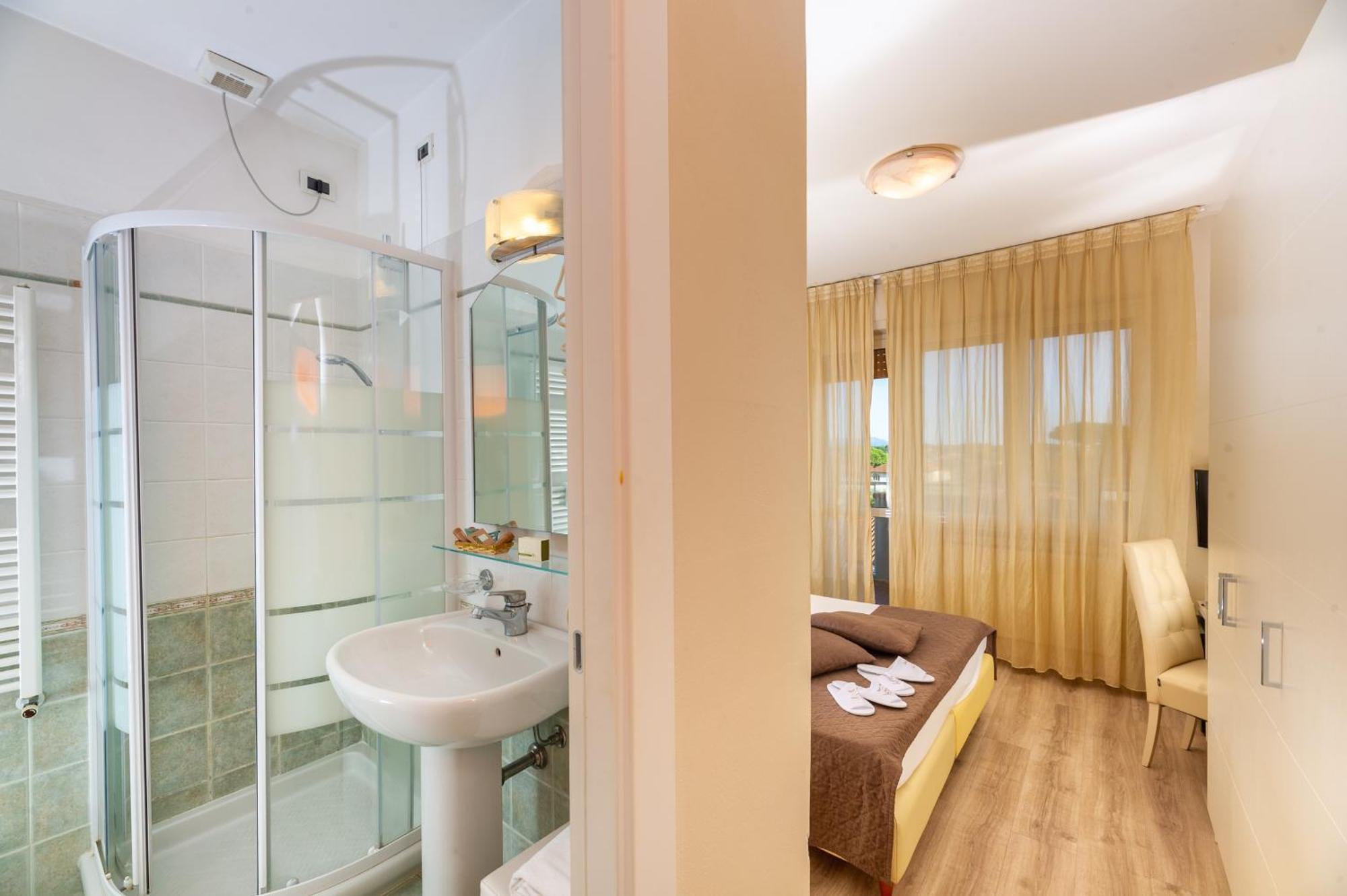Hotel Nuova Sabrina Marina di Pietrasanta Esterno foto