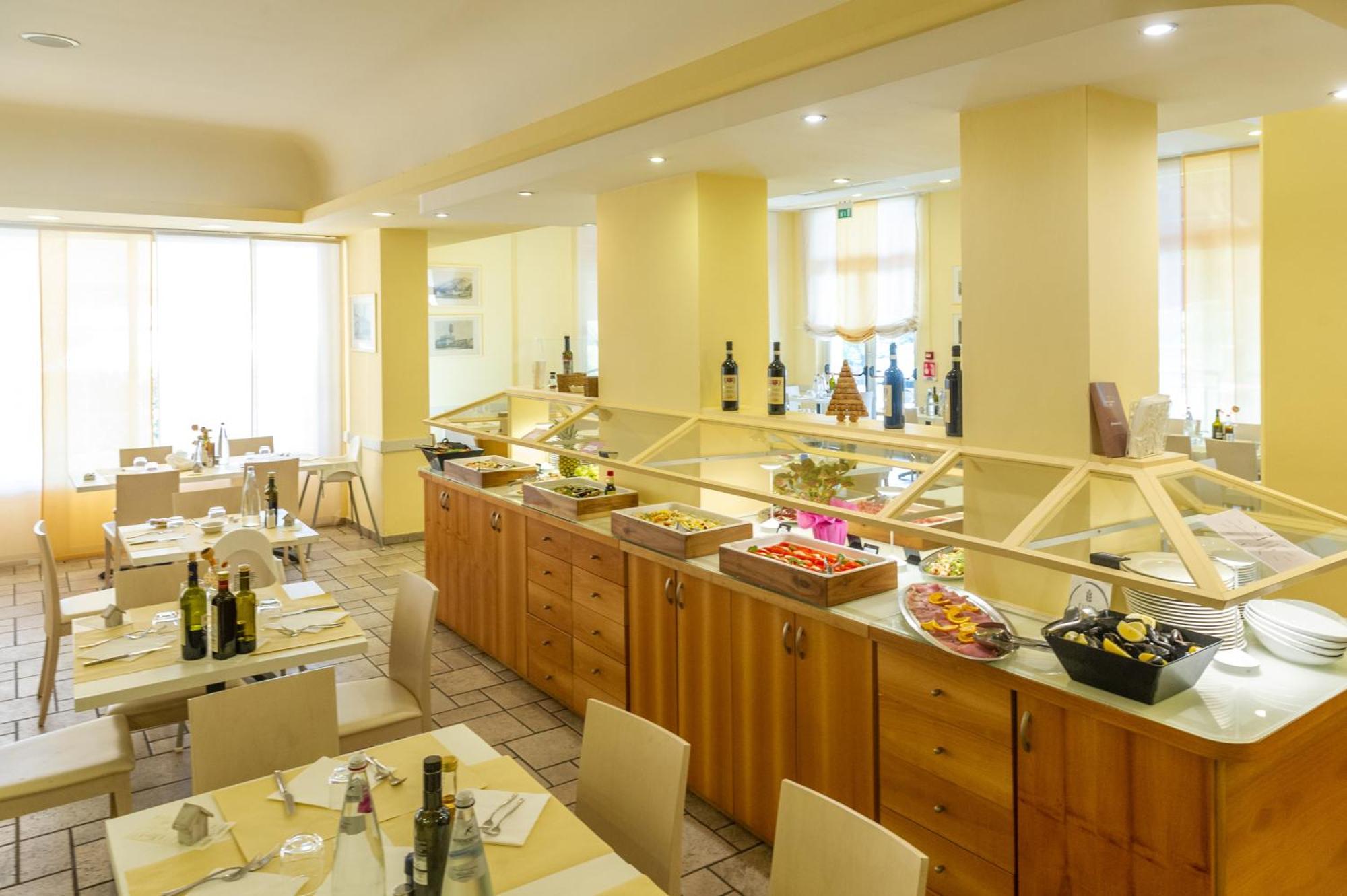 Hotel Nuova Sabrina Marina di Pietrasanta Esterno foto