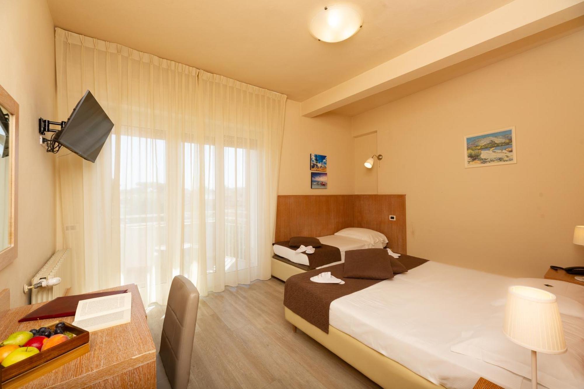 Hotel Nuova Sabrina Marina di Pietrasanta Esterno foto