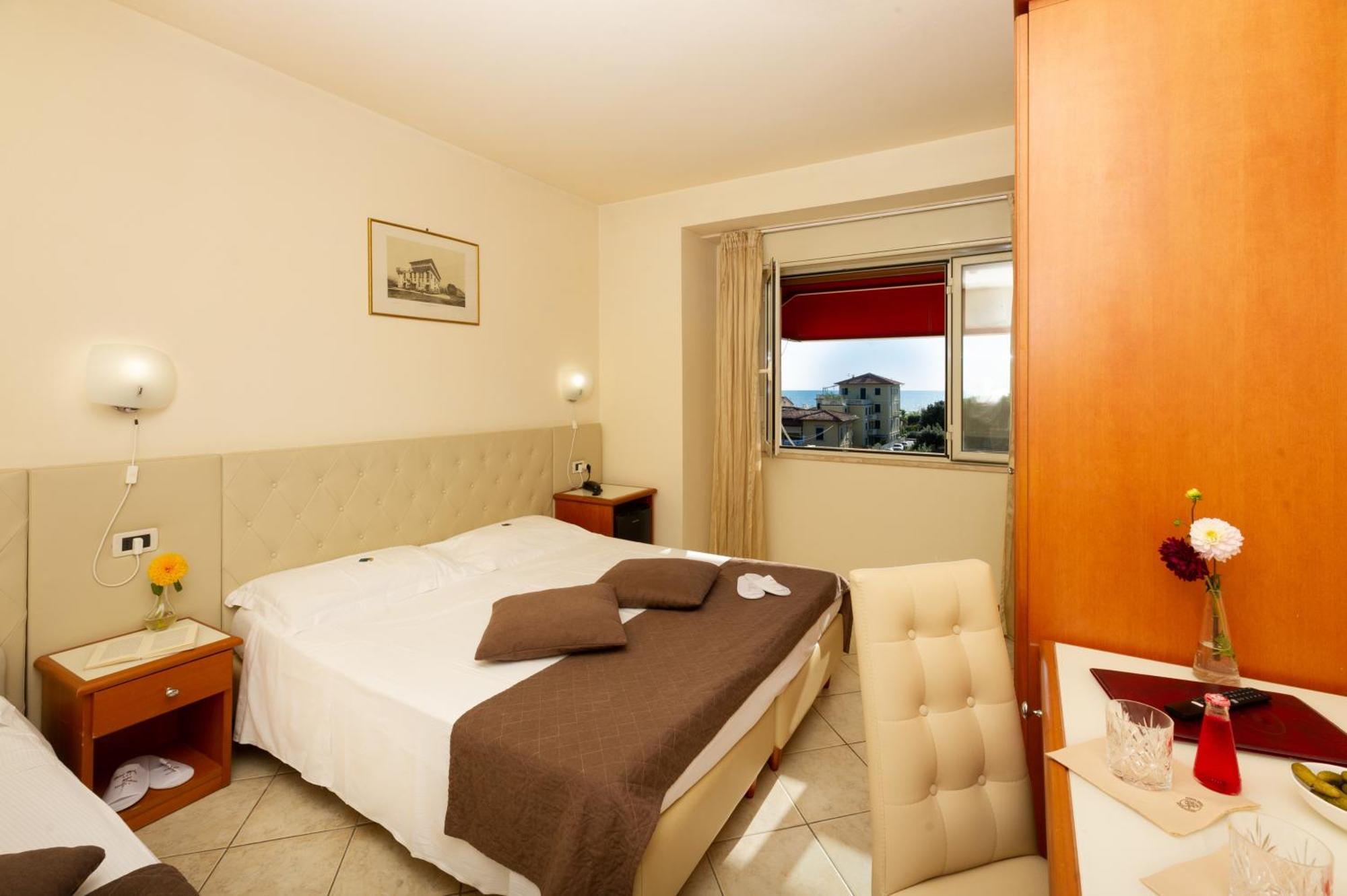 Hotel Nuova Sabrina Marina di Pietrasanta Esterno foto