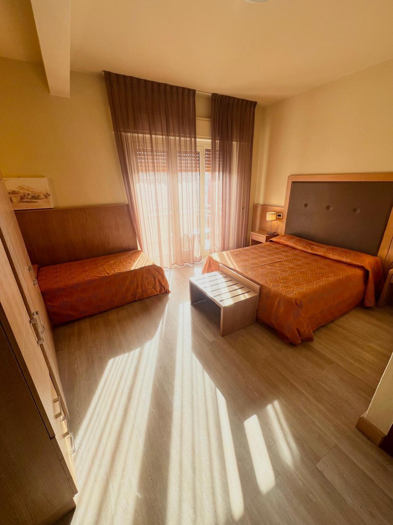 Hotel Nuova Sabrina Marina di Pietrasanta Esterno foto
