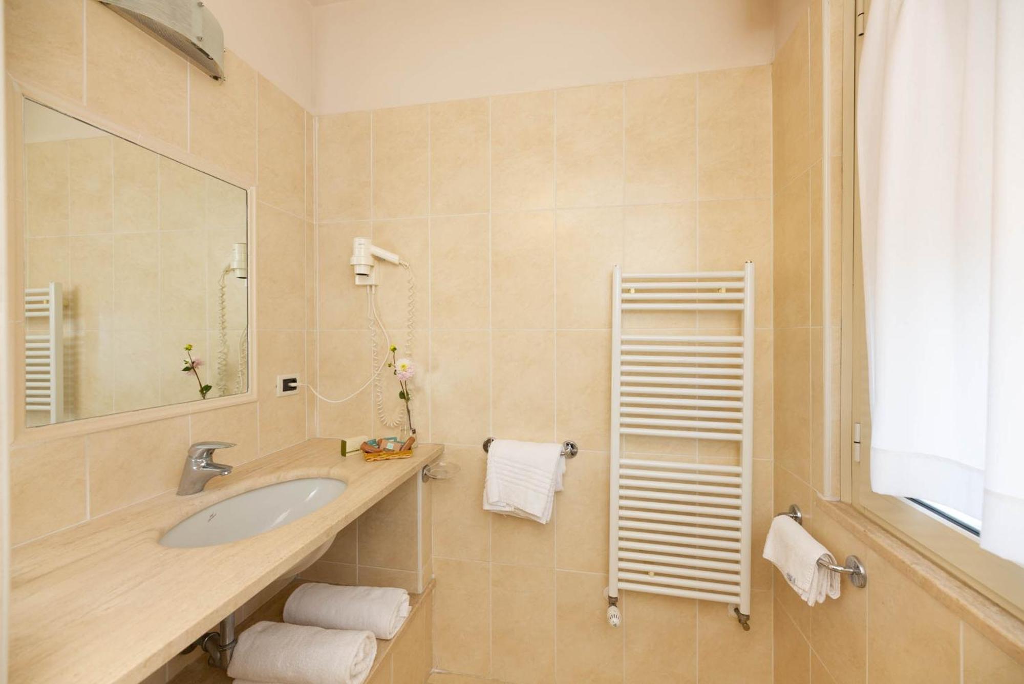 Hotel Nuova Sabrina Marina di Pietrasanta Esterno foto