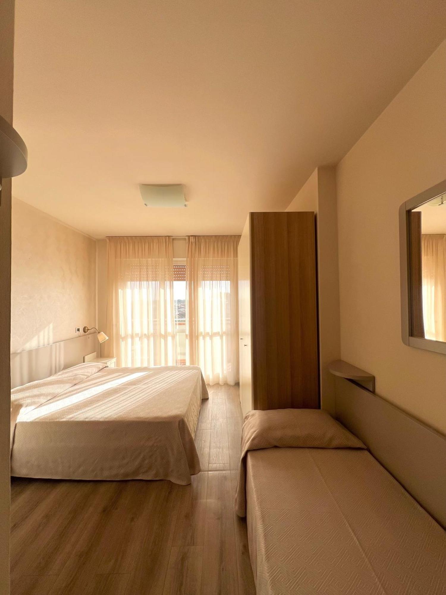 Hotel Nuova Sabrina Marina di Pietrasanta Esterno foto